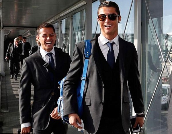 Ronaldo, Chicharito phan khich khi tro lai Anh hinh anh