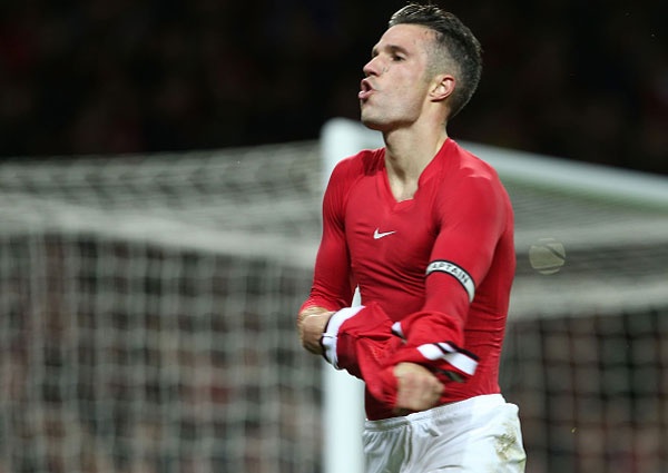 Van Persie ghi ban phut 94, M.U thoat hiem truoc Chelsea hinh anh