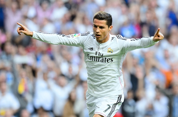 Real Madrid leo len vi tri so 1 nho danh bai Barca hinh anh