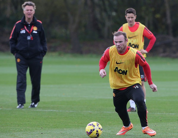 Rooney tich cuc tap luyen truoc tran gap Man City hinh anh