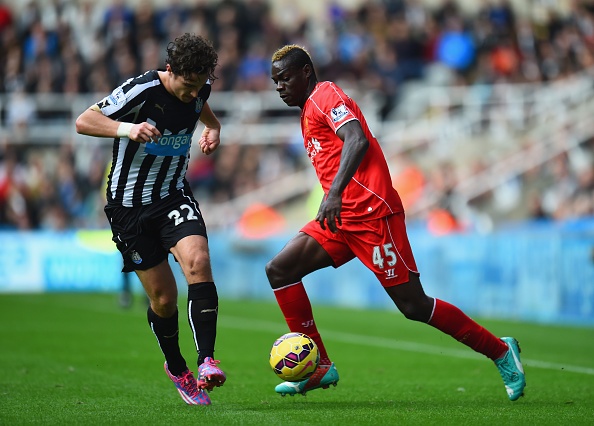 Newcastle 1-0 Liverpool: Balotelli gay that vong hinh anh