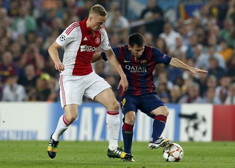 Ajax - Barca: Chua thoat khung hoang hinh anh