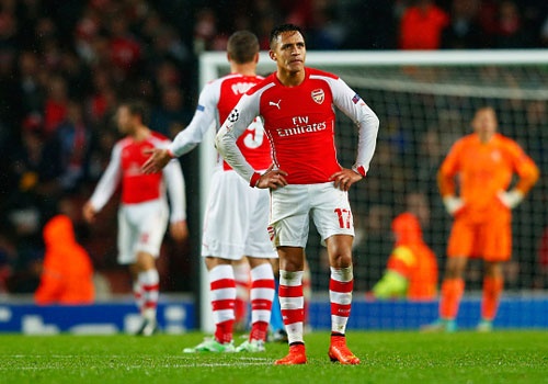 Dan truoc 3 ban, Arsenal van de mat diem dang tiec phut 90 hinh anh