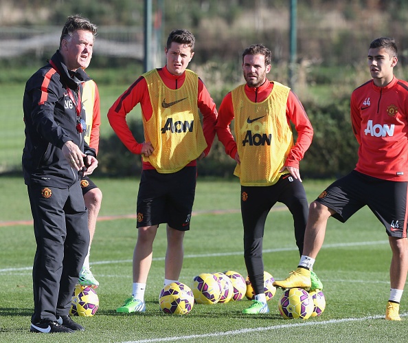 M.U san sang guong day sau 3 tran mat diem hinh anh