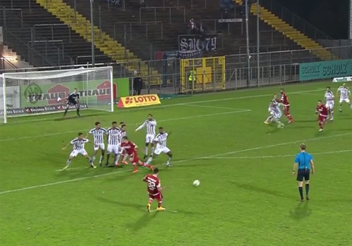 Pha phoi hop da phat mot cham mau muc hinh anh