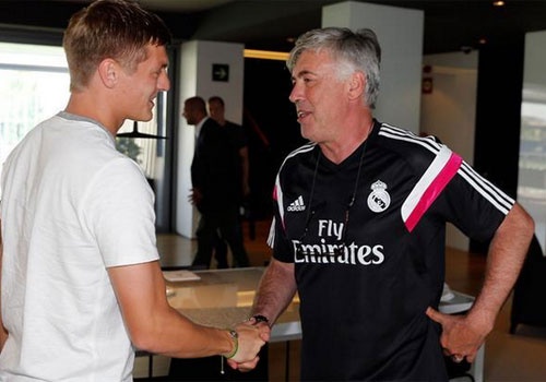 HLV Ancelotti che Di Maria, khen Toni Kroos hinh anh