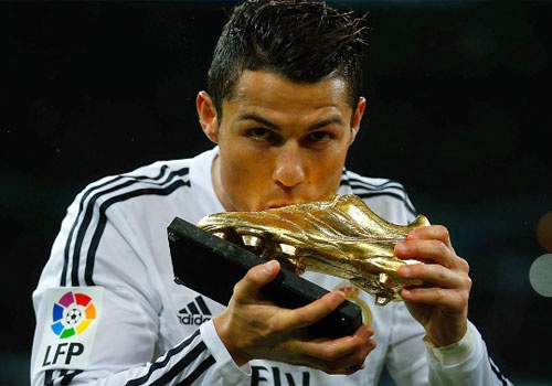 Ronaldo tung bi che co muc phi chuyen nhuong qua dat hinh anh