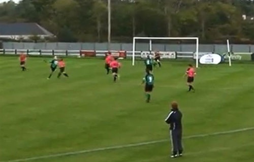 Roche volley ghi ban bang chan trai hinh anh