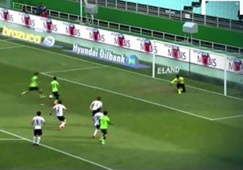 Pha phoi hop sut penalty khien thu mon doi phuong bat ngo hinh anh