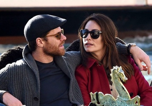 Vo chong Xabi Alonso tron con di du hy hinh anh
