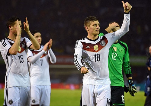 Thung luoi phut 89, Tay Ban Nha that bai truoc DT Duc hinh anh