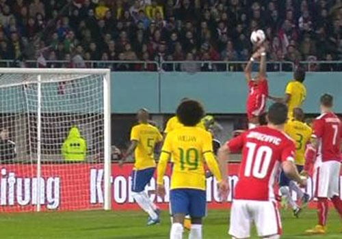 Tai hien ban thang 'bong chuyen' cua Maradona bat thanh hinh anh