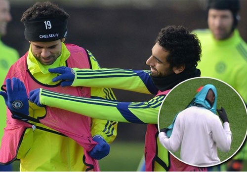 Diego Costa long ngong khong biet mac ao tap nhu Balotelli hinh anh