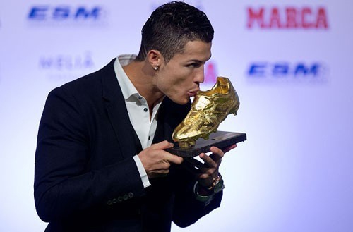 Ronaldo so huu bo suu tap danh hieu hoanh trang nam 2014 hinh anh
