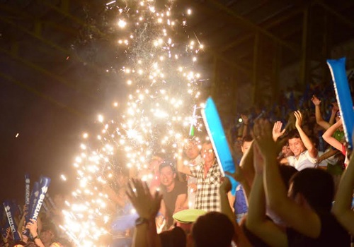 CDV TP.HCM dot phao sang an mung cung DTVN hinh anh