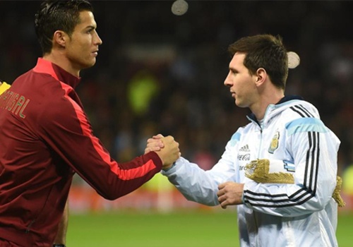 Ronaldo va Messi - ngoi sao nao sut phat xuat sac hon? hinh anh