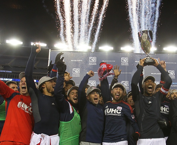 Lee Nguyen vuot qua Henry de vo dich mien dong MLS hinh anh