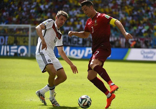 Mueller: ‘That buon neu Ronaldo gianh Qua bong vang lan 3' hinh anh