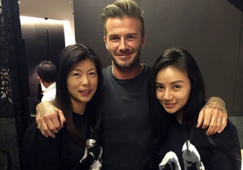 Tieu thu nha ty phu Singapore khoe hinh chup voi Beckham hinh anh
