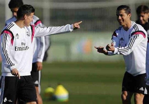 Cristiano Ronaldo cai nhau voi James Rodriguez hinh anh