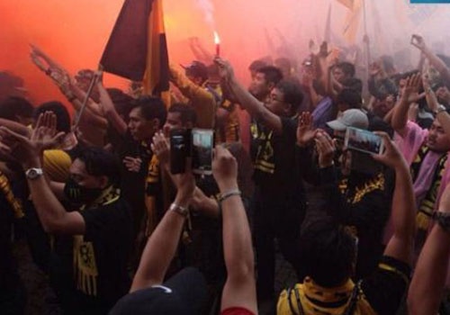 Fan qua khich cua Malaysia dot phao sang doa tuyen Viet Nam hinh anh