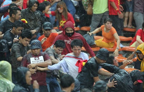 CDV Viet Nam o at 'nem da' facebook cau thu Malaysia hinh anh