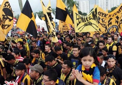 Hon 1.000 fan Malaysia san sang den Viet Nam co vu doi nha hinh anh