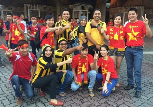 Nhung hinh anh dep giua CDV Viet Nam va Malaysia hinh anh