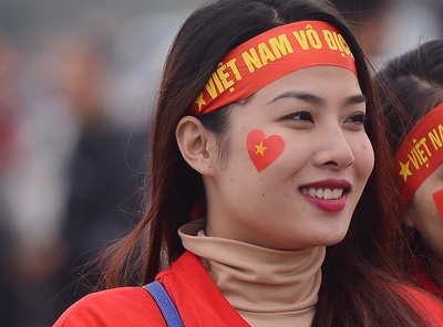 CDV xinh dep do don ve san My Dinh truoc gio G hinh anh