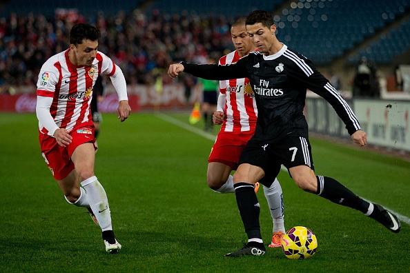 Ket qua sang 13/12: Ronaldo tiep tuc ghi ban bo xa Messi hinh anh