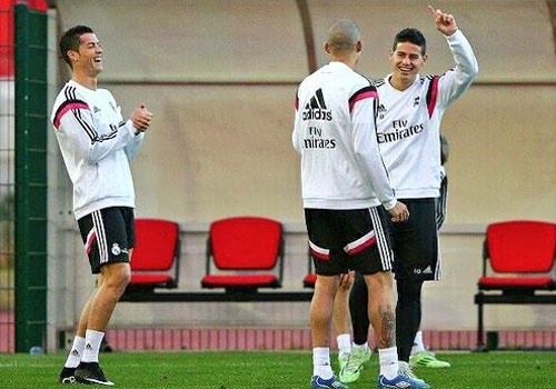 Ronaldo cuoi che nhao James Rodriguez hinh anh