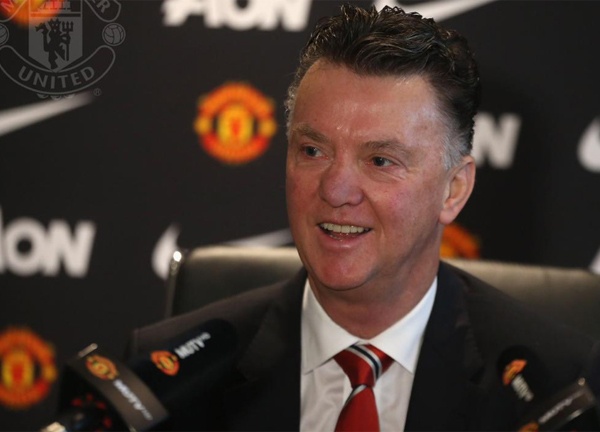 Diem tin: HLV Van Gaal muon M.U choi toc do hon hinh anh