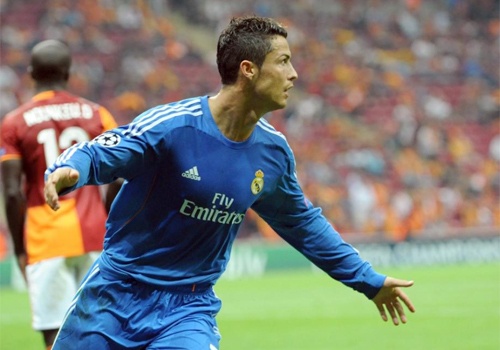 10 tuyet pham Ronaldo ghi cho M.U va Real Madrid hinh anh