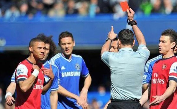 Gibbs nhan the do thay Chamberlain hinh anh