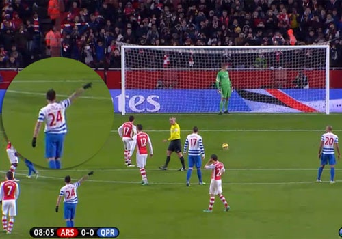 Sanchez sut hong penalty vi bi dong huong 'ban dung' hinh anh