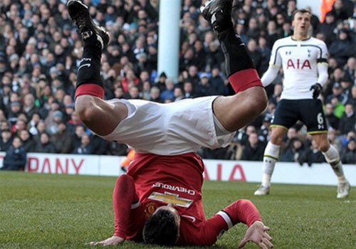 Van Persie dang tai buc anh hai huoc sau tran M.U say chan hinh anh