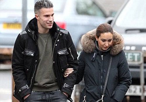 Persie dua ba xa di an truoc tran M.U dung do Southampton hinh anh