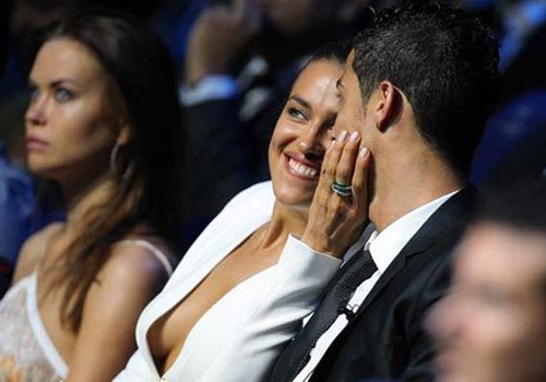 Ban gai Ronaldo - WAG nong bong nhat o le trao Qua bong vang hinh anh