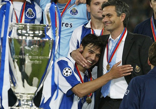 Jose Mourinho nhan giai HLV xuat sac nhat the ky hinh anh