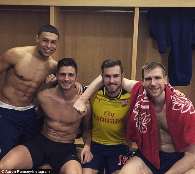 Dan sao Arsenal khoe co bap mung chien thang Man City hinh anh