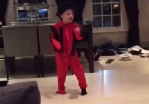 Quy tu nha Rooney ngo nghinh voi dieu nhay Michael Jackson hinh anh