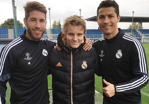 Ronaldo chao don than dong nguoi Na Uy den Real hinh anh