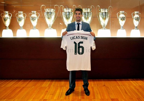 Real Madrid ra mat tan binh co ve dep ‘hoang tu’ hinh anh