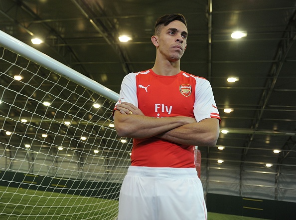 Arsenal ra mat trung ve tan binh hinh anh