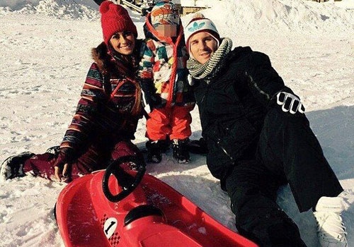 Lionel Messi bo tap dua gia dinh di choi hinh anh