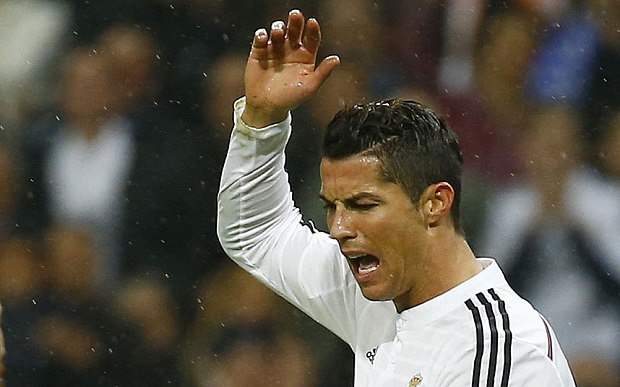 Ronaldo tuc gian khi Casillas mac loi dan den ban thua cua Real hinh anh