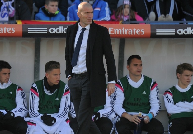 Diem tin: Real chuan bi ke hoach cho Zidane thay Ancelotti hinh anh