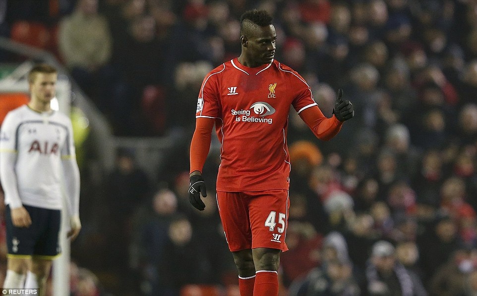 Balotelli giai han ban thang, Liverpool ha Tottenham 3-2 hinh anh