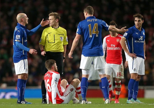 Arsenal tra gia dat cho chien thang hinh anh