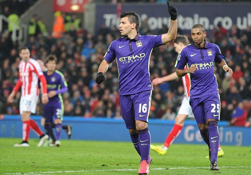 Sergio Aguero lap cu dup trong tran Man City thang Stoke 4-1 hinh anh